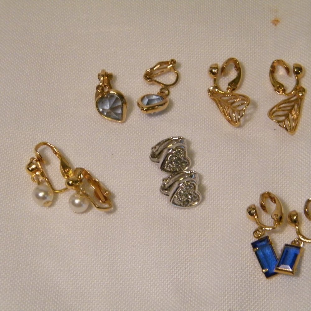 5 Pair Clip On Earrings Vintage Avon and unmarked Fashion Accessories